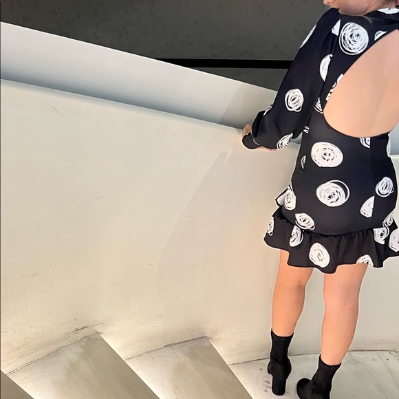 Bohoo Open back black and white dress - Picture 7 of 7